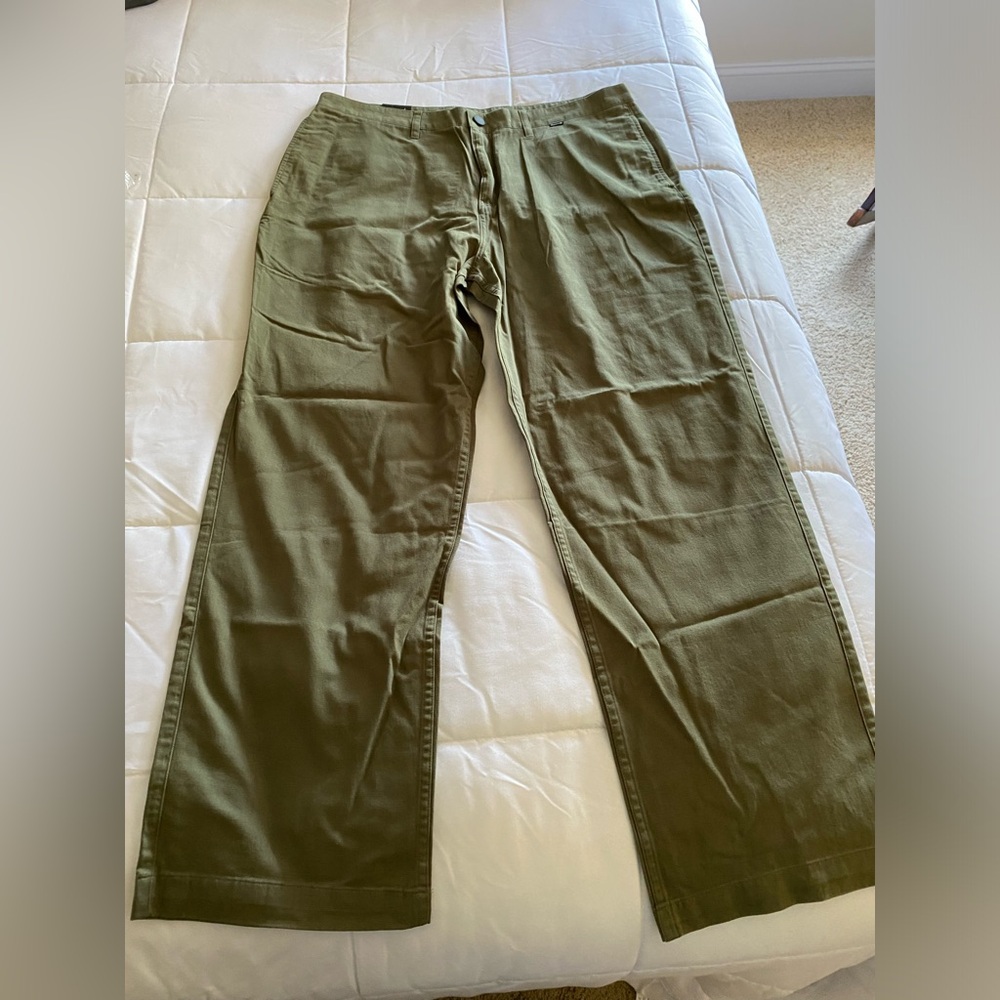 Men’s HURLEY flat front chinos size 36. BRAND NEW!!!!